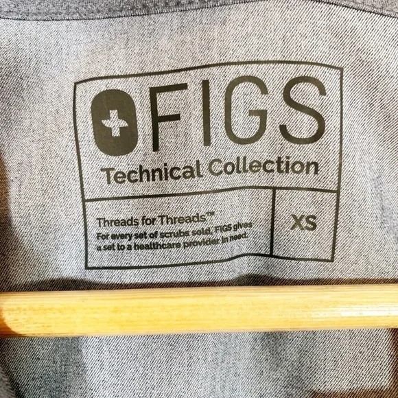 Figs Casma 3 Pocket Scrub Top Size XS NWT - Picture 10 of 12